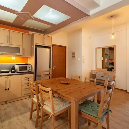 Budget In Next To Metro Station By Atheniankeys Atenas